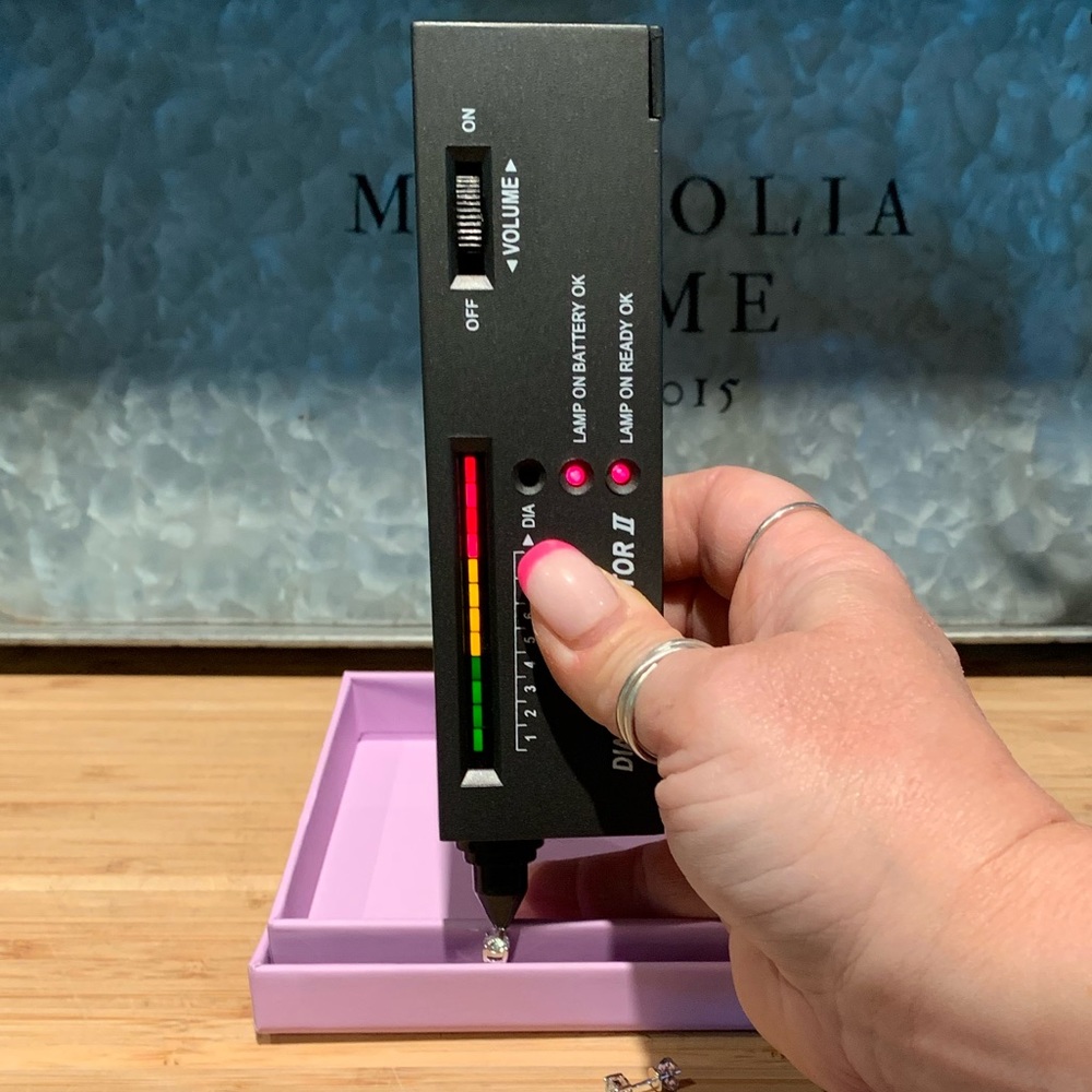 Beautiful 1 cttw Moissanite earrings - Picture 5 of 7